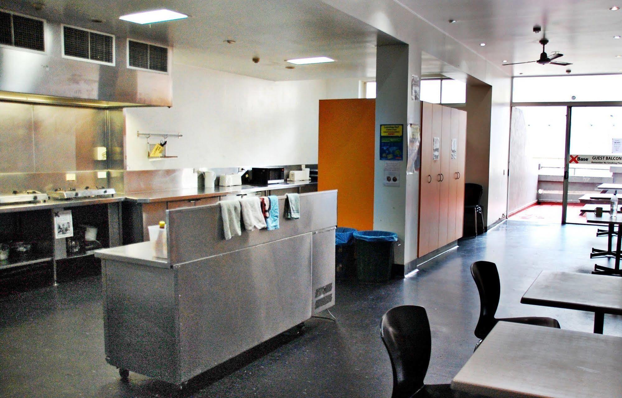 Base Brisbane Embassy Hostel Exterior photo